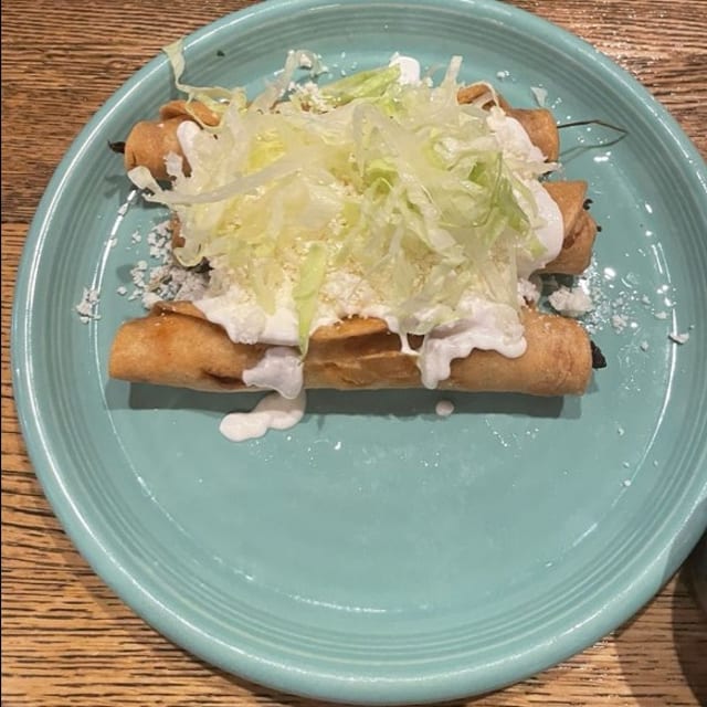 Flautas de Tinga de Pollo Taco.